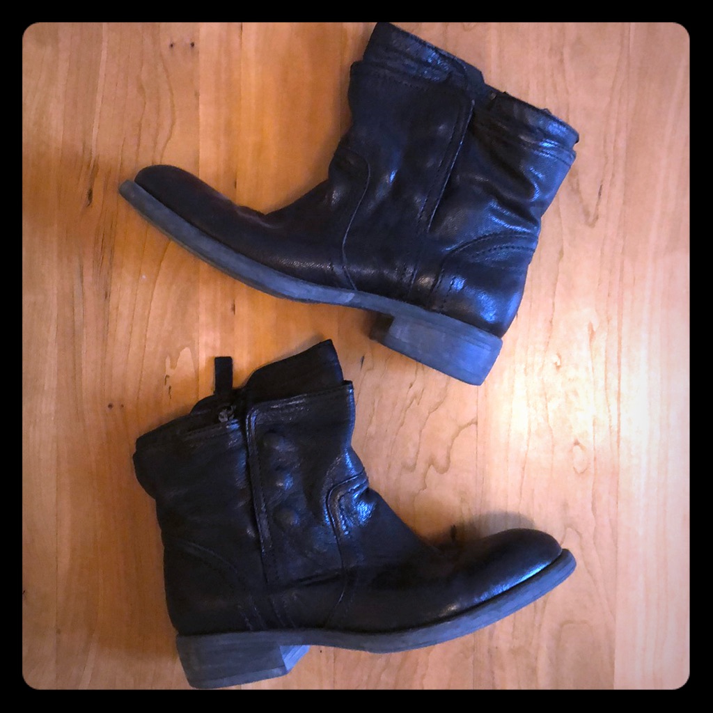 Vera Wang Italian Leather Boots Size 9